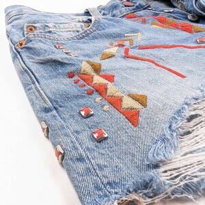 Levi's Icons Button Fly Embroidered Boho Southwest Tribal Denim Shorts Size 31